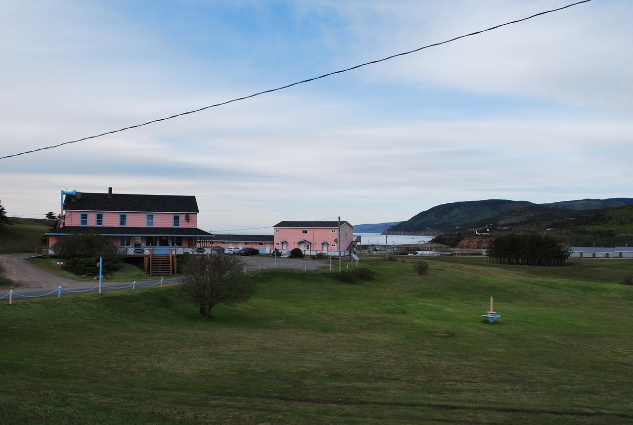 Midtrail Motel Pleasant Bay Exterior photo